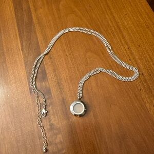 Necklace. Silver Origami Owl